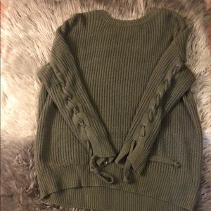 Olive green sweater. Size:LARGE